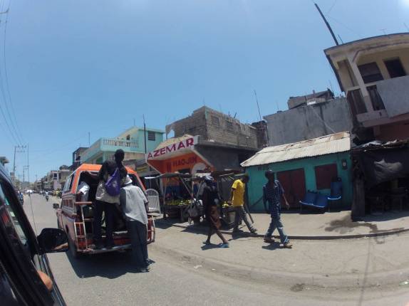 Dirigindo pelas ruas de Cap-Haitien, a segunda maior cidade do Haiti